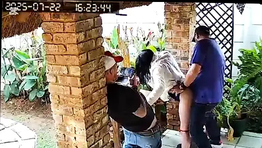 Aldatılan patron mastürbasyon yaptığı sürtük karısını sikmemi istedi