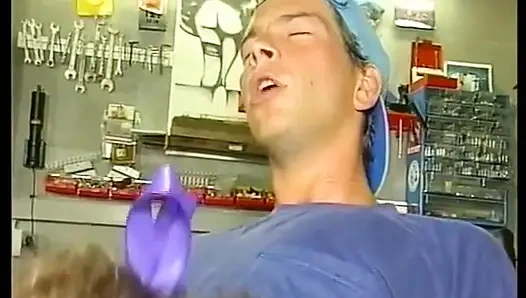 Di Balik Pintu Jerman Kacau Dengan Rajin - Film Lengkap