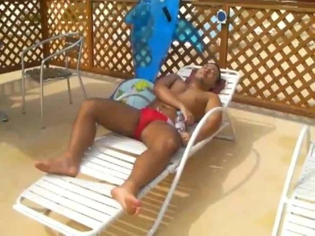 Str8 spy filipino muscle relaxes dy the pool