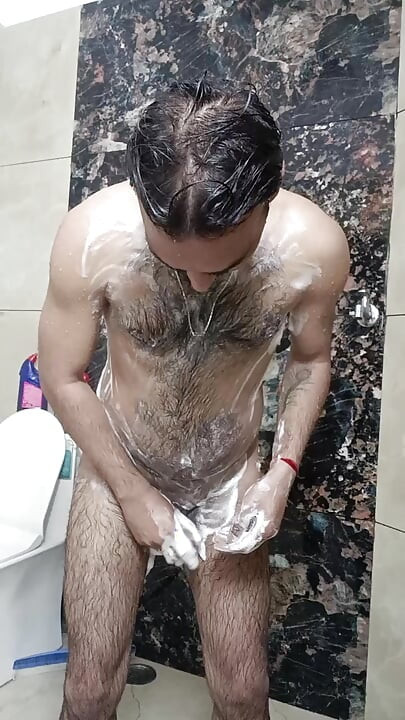 成熟的中年老人和年轻的种族非洲阿拉伯亚洲黑人