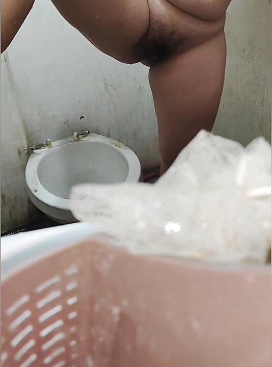 Nakikiligo nalang tirahin pa ako.