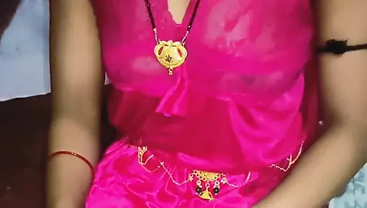 Brother-in-law made a doggy and fucked a sexy sister-in-law. He went to Sula's sister-in-law's room and climbed naked. Tearing her delicate with a desi