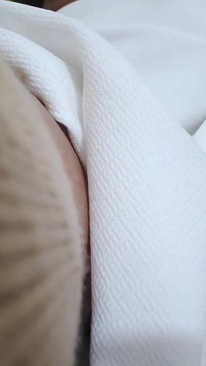 Sevimli porno videosu Hintçe ses seks odada susyy beyaz etek giyiyor ve amını açıyor | Klip 2