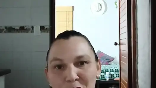 single mother gets her big ass pussy spurted with her dildo