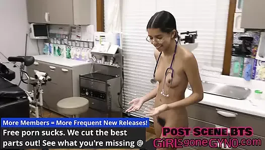 Nicole Luva - Quand le Dr. Aria Nicole entre le cul nu pour effectuer un examen! Voir le film entier « Les nouveaux gommages du docteur »