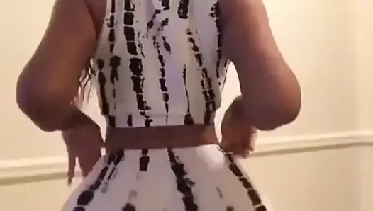 Big ass black girl twerking