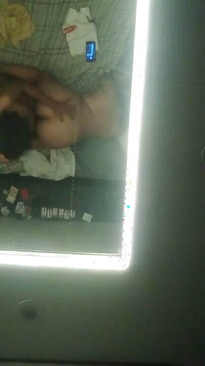 我把这个女孩从一个派对上带来了...我狠狠地操她