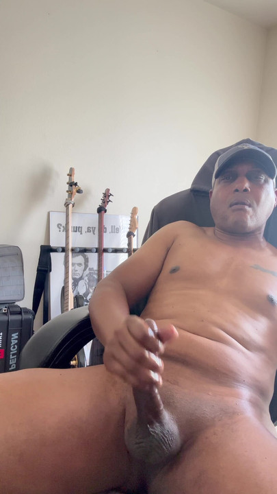 I love to masturbate