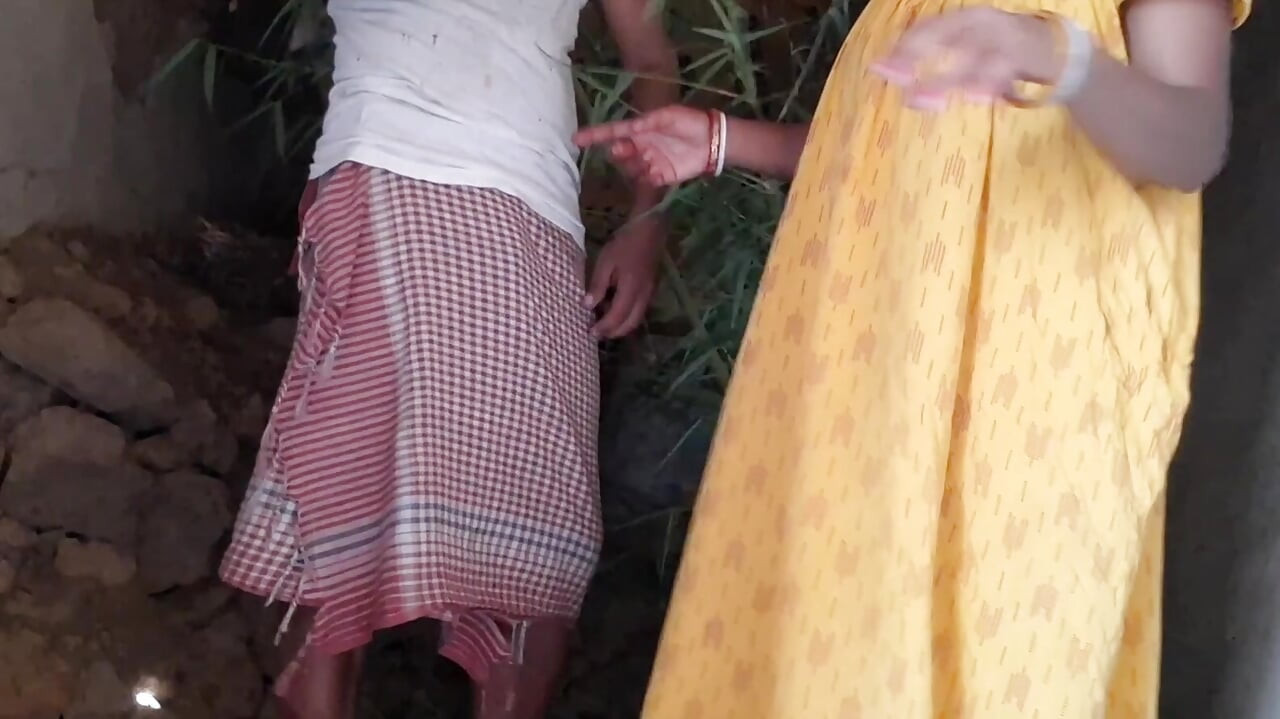 Καυτό ζευγάρι Ινδών κάνει σεξ με τα χέρια δεμένα και γαμημένα δυνατά