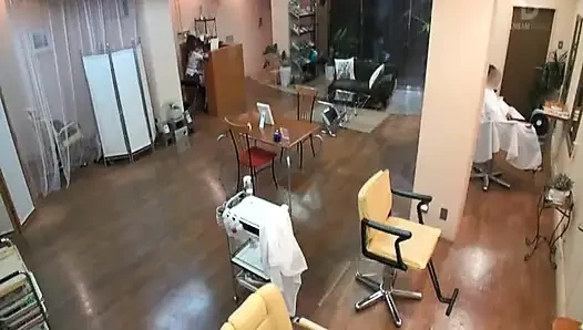 Güzellik salonu baştan çıkarma. Her hizmetin arkasında sessiz zevk.