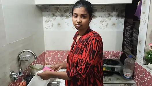 Hintli baldız tam yüze kayınbiraderi tam romantik ilişkiler evde sikişiyor videomun tadını çıkarıyor