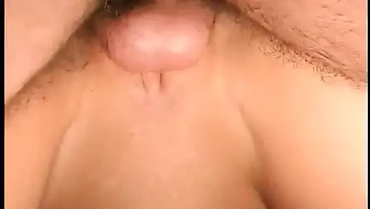 Cewek nympho pirang sange memek merah mudanya menganga selama threesome