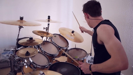 PATRICK DELPHIA-Heavy drum vid