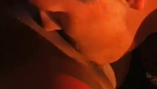 Pasangan panas berhubungan seks larut malam