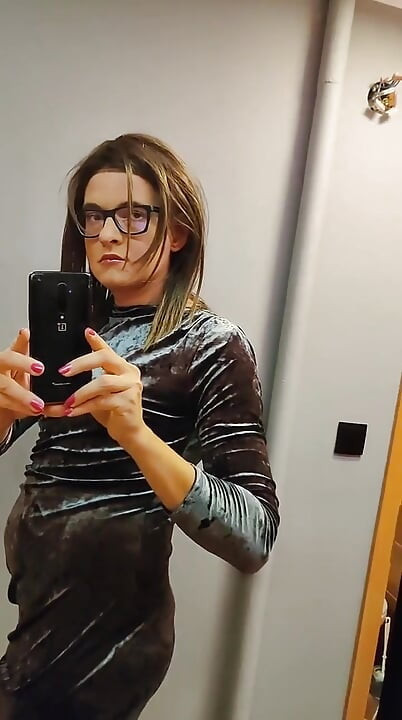 Šetnja po novom stanu u seksi odjeći