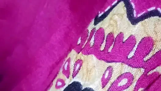 Dorf bhabhi pinkelt im badezimmer und wird von ehemann gefickt