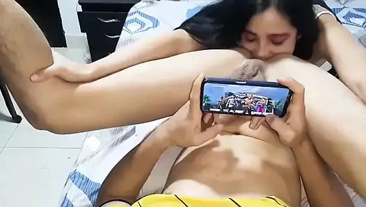 Üvey kız kardeşim ona yardım etmek için beni bölüyor ama olanlara inanamayacaksınız!