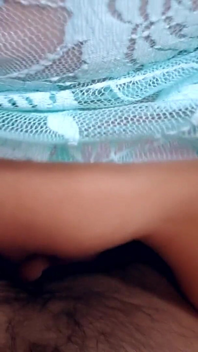 Esposa apenas chupando pouco e deslizando o pau do meu amigo ... SEM PENETRAÇÃO?! | Clipe 1
