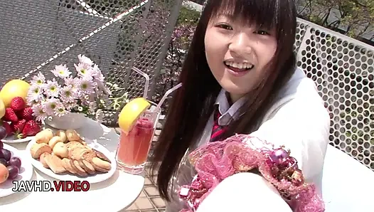 Чувственный душ Ryo Asaka: возбужденная азиатская тинка расслабляется с самоудовольствием