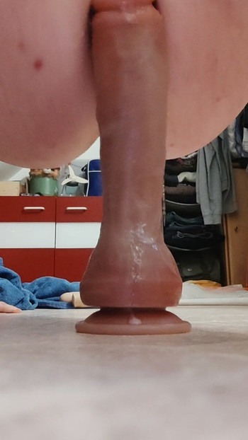 私は私のケツの穴をファックします 4