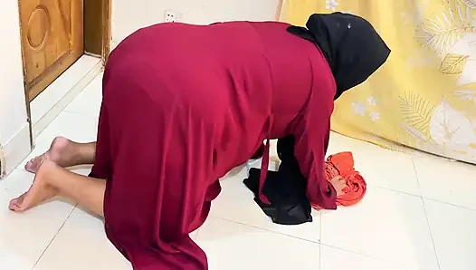 Ibu tiri muslim mesir dengan pantat bahenol terjebak di bawah ranjang sebelum dia mau seks anal dariku!