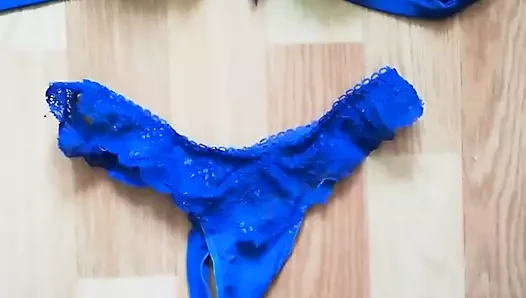 Teyzenin iç çamaşırına mastürbasyon yapmak