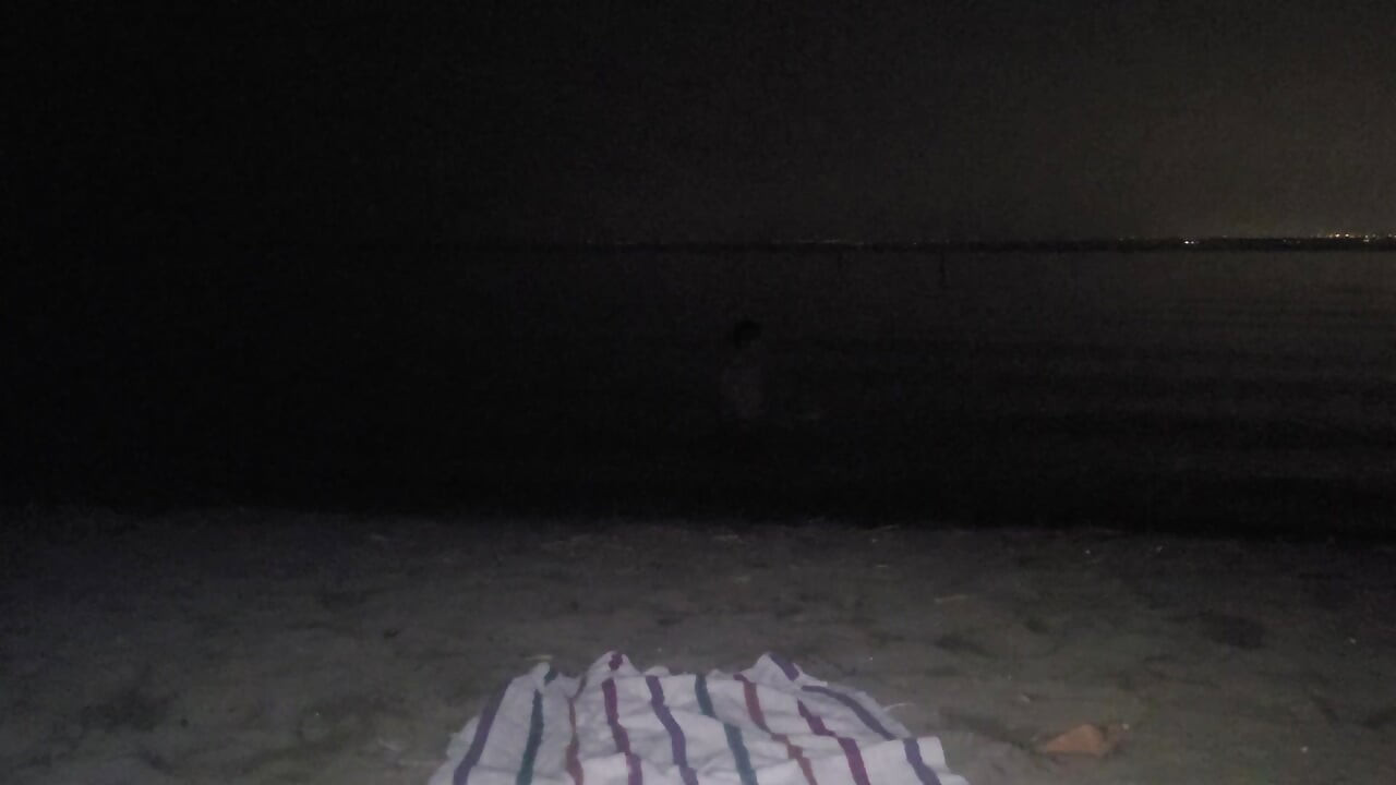 exposed on nude beach and piss on myself