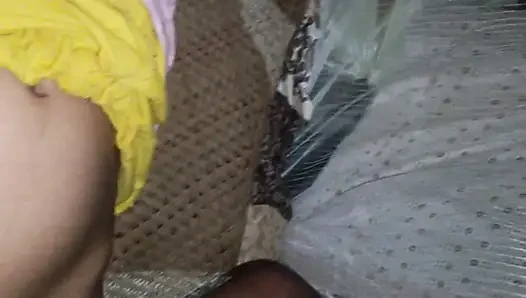 Porosi bhabi raat pe agiya chudai keliye