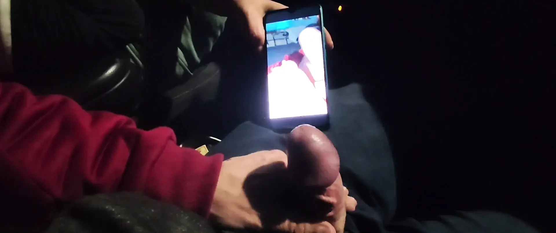 差点被抓！他在我面前的交通中撸管，我喜欢看。大量射精！ 第2部分