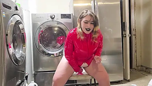 Cewek sange rambut merah lagi asik sambil merokok