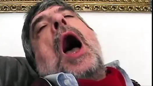Die MILF Und Der Professor: Ein Schöner Blowjob Im Sessel