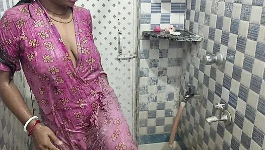 Heißes bhabi im badezimmer