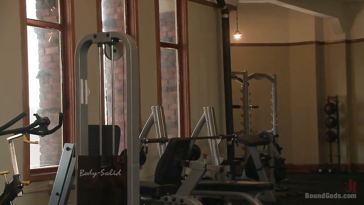 Ripped Gym Rat Aarin Asker Takes a Giant Fist While in Suspension