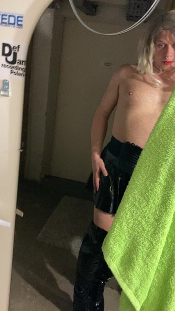 Knee-high heel boots and leather mini on the ass. Wonderful crossdresser clothes. Basement fuck rag for free!