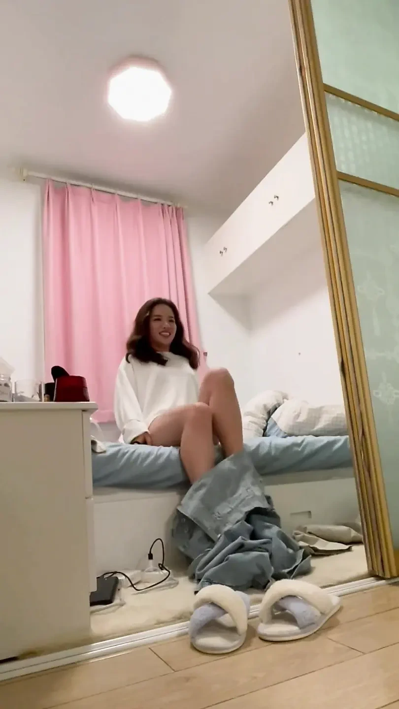 Lulu Wild - 在万圣节，我的继妹被打扮成花花公子兔子，我不得不和她做爱。