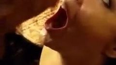 Сперма в рот с глотанием в любительском видео