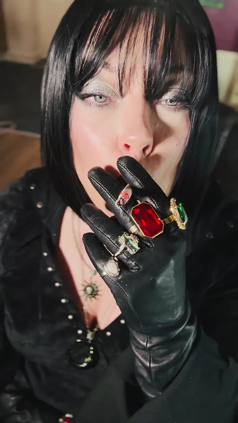 10 Rings Over My Leather Gloves! Smoking Miss Tina Snua Enjoy A cigarette With You