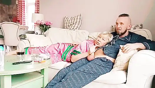 Табу секс, Мачеха смотрит кино, а я её рот