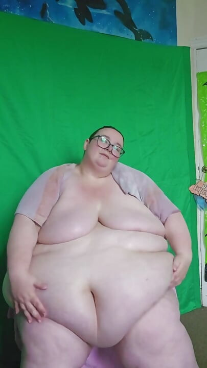 SSBBW 크림으로 뚱뚱한 바디 마사지