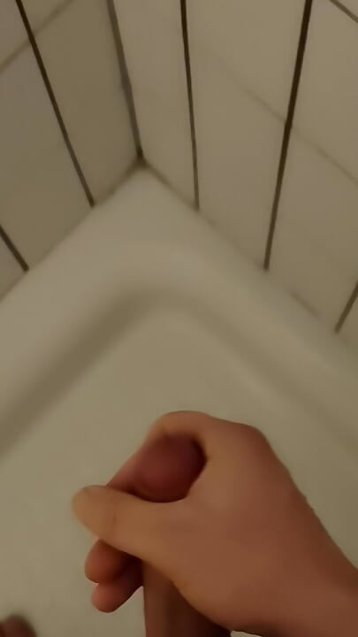 Απολαυστικός αυνανισμός στο ντους