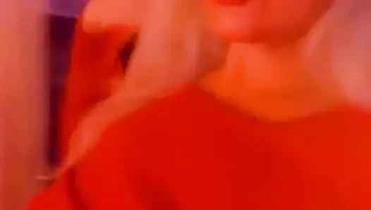 Lupakan siapa kita untuk satu malam