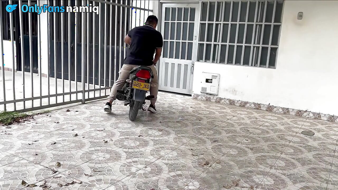 Empresa imobiliária sexy visita minha casa e eu a fodo