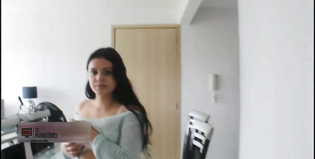 Compilație de amatori de frați vitrege excitați futându-se în apartament fiind singuri acasă, partea 1