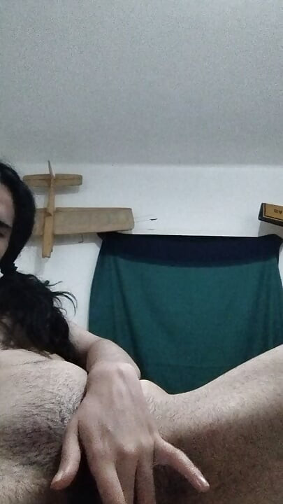 Garota virgem se masturbando