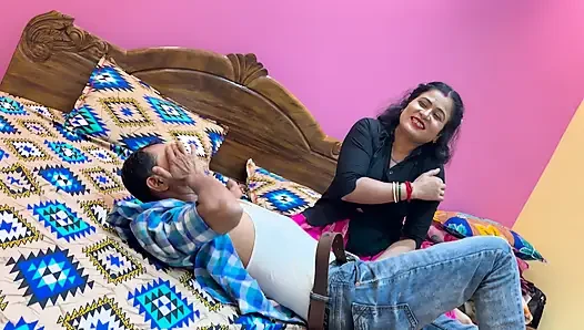 Penis besar debour ji ne mouka milte he bhabi ko pussy main kiya ungli atau bhabi ne pilia pussy ros