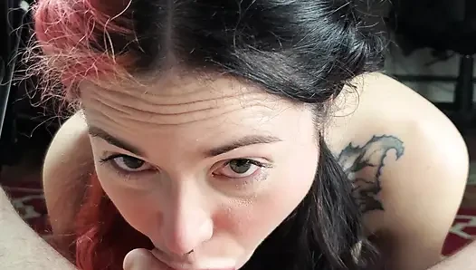 Özensiz yakın çekim bakış açısı oral seks döl yeme