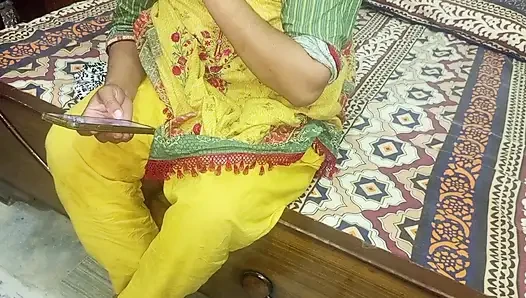 Desi bhabhi panas dan seksi disetubuhi oleh bf