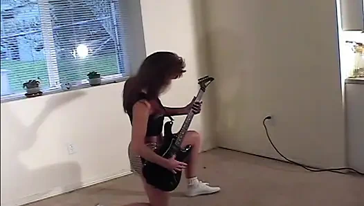 Rocker melakukan pemotretan telanjang musikal