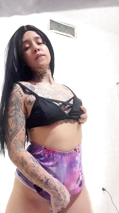 Incredible Cali woman plays in her room