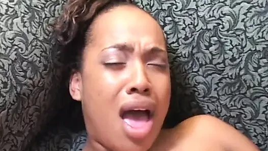 Memek suster nakal ini pantas dijilat sama pasiennya